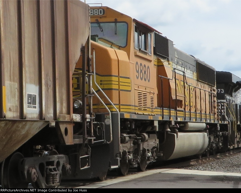 BNSF 9880